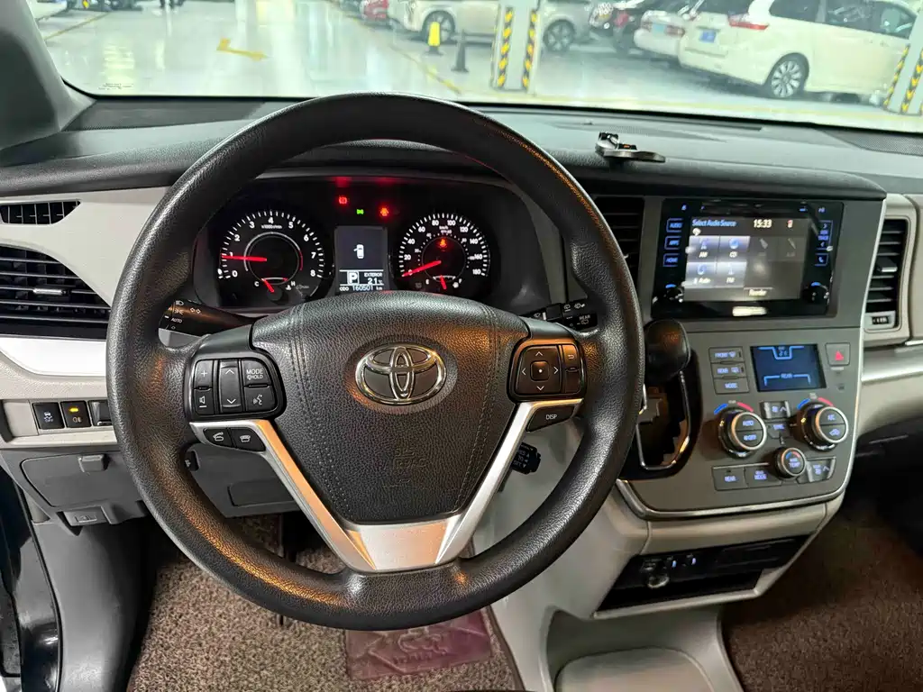 Toyota Sienna — миниатюра 18