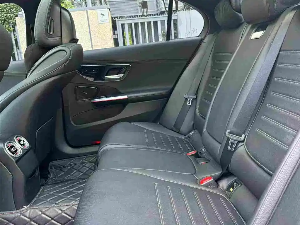Mercedes-Benz C-Class — миниатюра 10