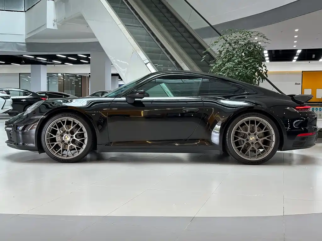 Porsche 911 2023 Carrera 4 3.0T