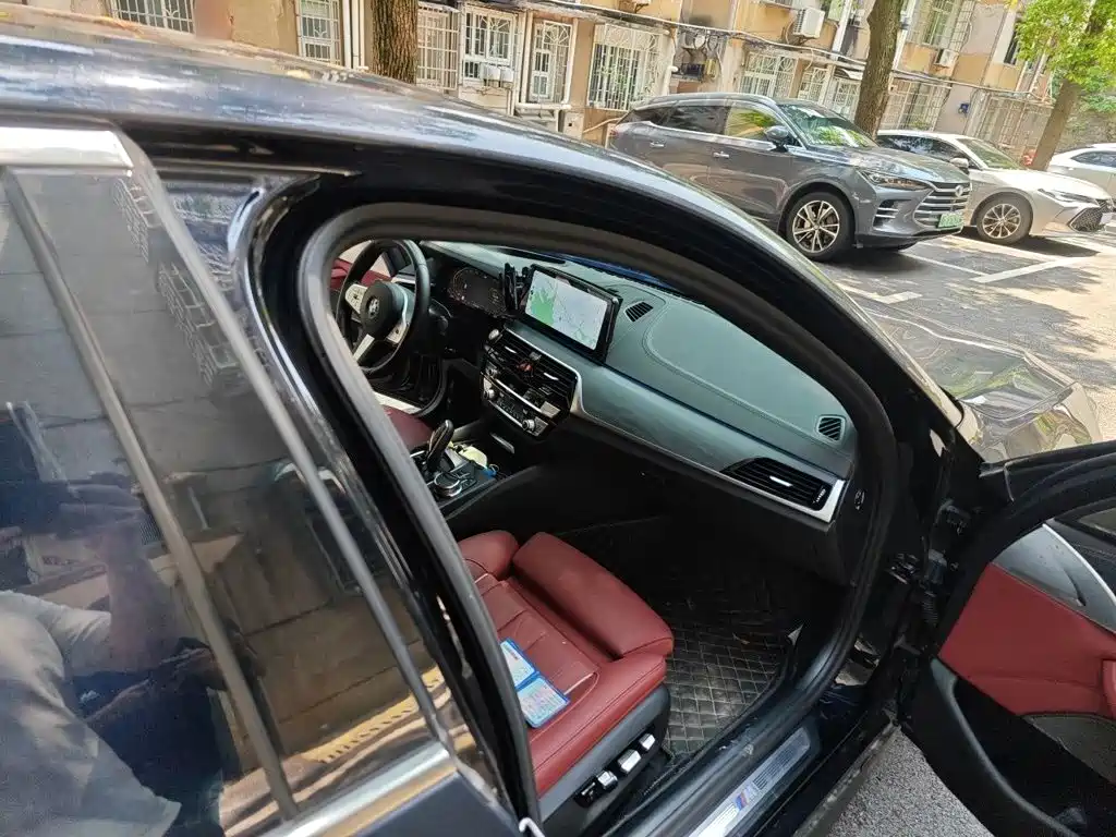 BMW 5 Series — миниатюра 20