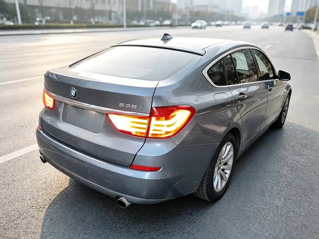 BMW 5 Series GT — миниатюра 6