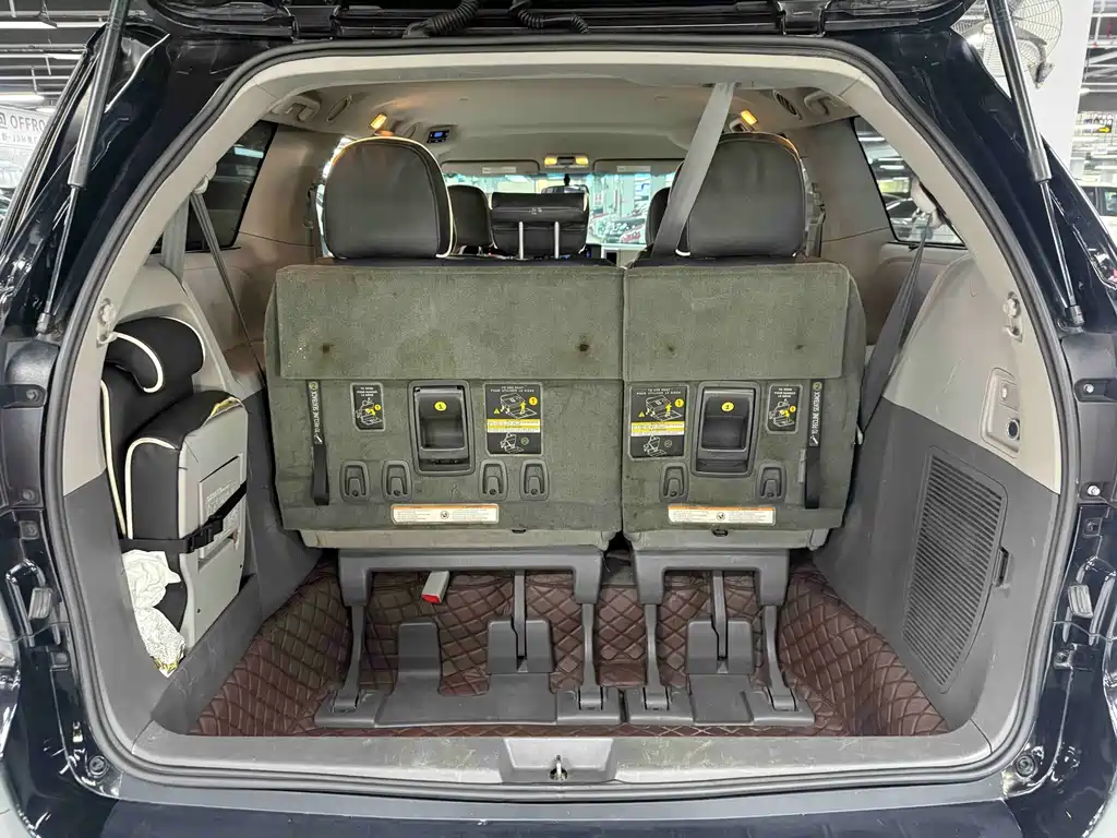 Toyota Sienna — миниатюра 5