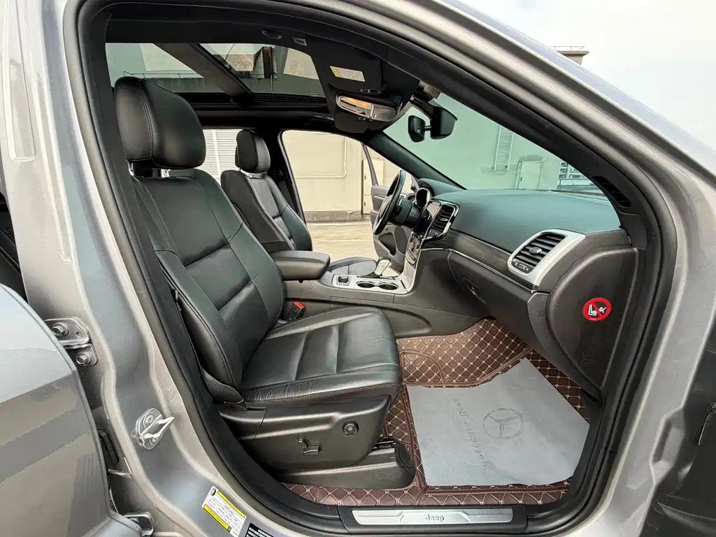 Jeep Grand Cherokee (Import) — миниатюра 9