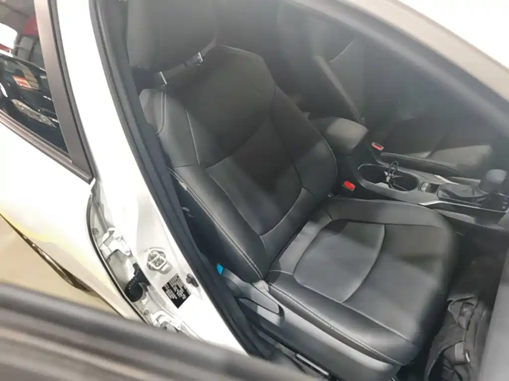 Toyota Corolla Cross — миниатюра 25