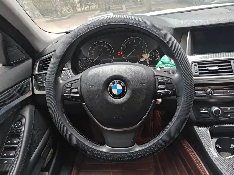BMW 5 Series — миниатюра 15