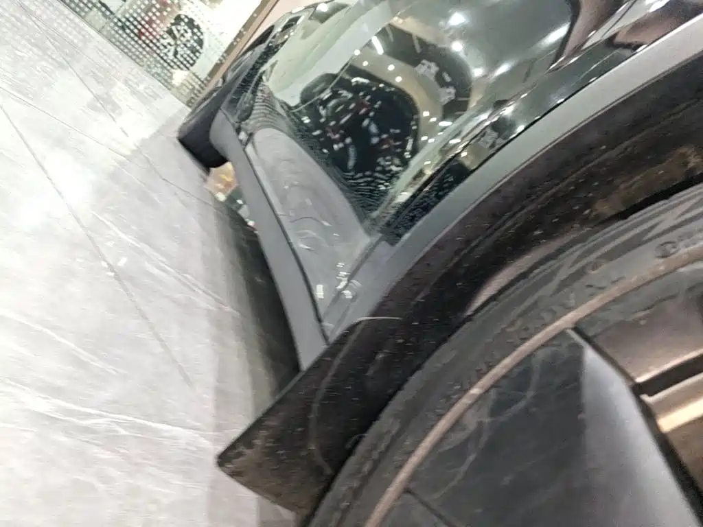 Tesla Model Y — миниатюра 21