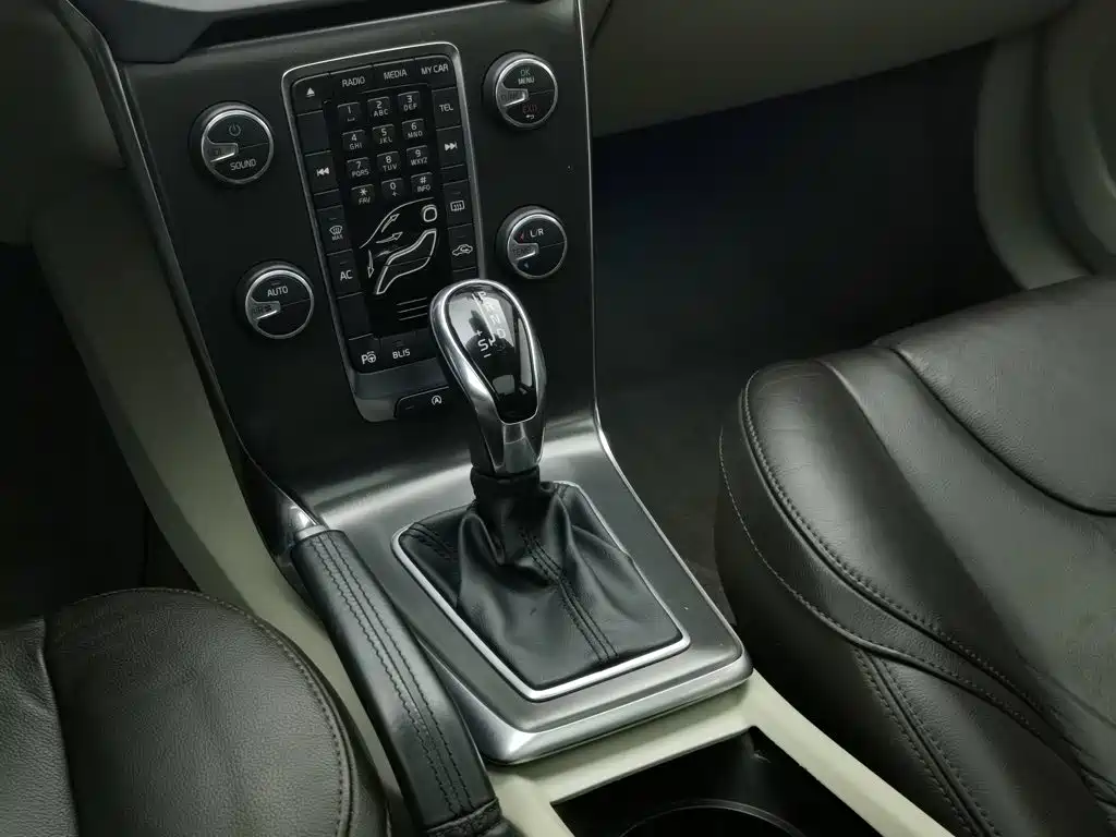 Volvo V40 — миниатюра 13