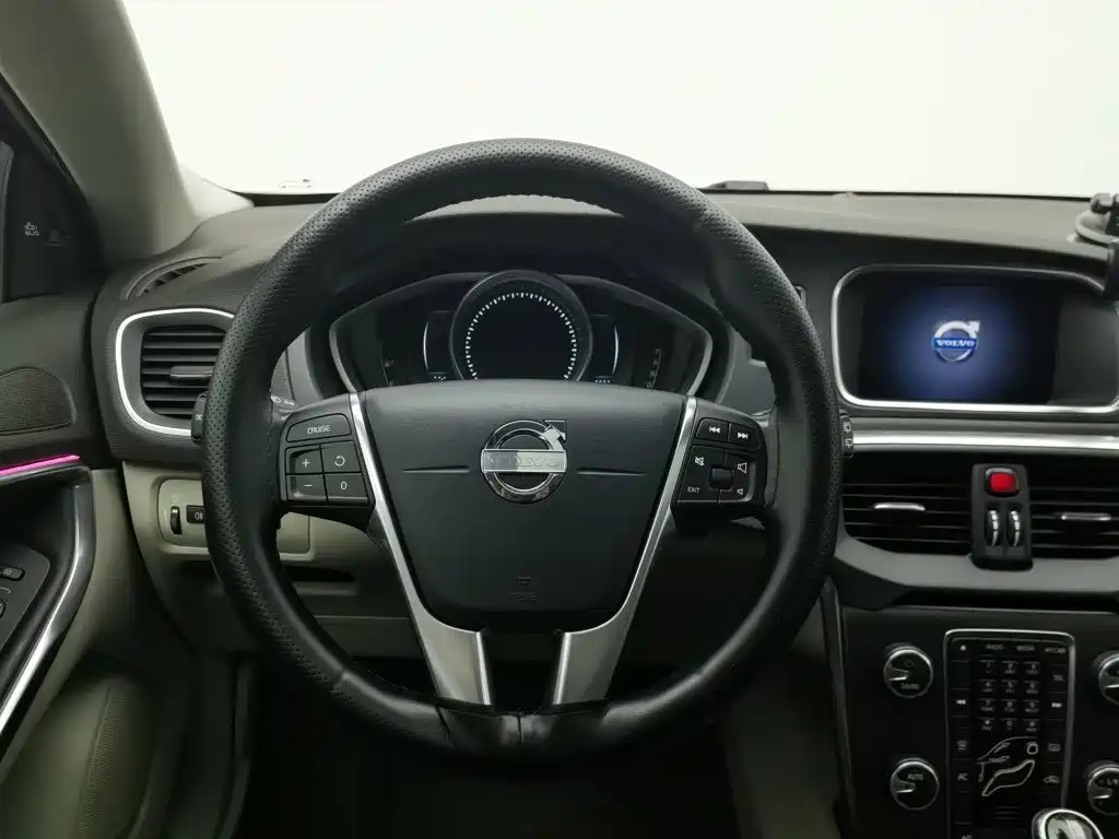Volvo V40 — миниатюра 11