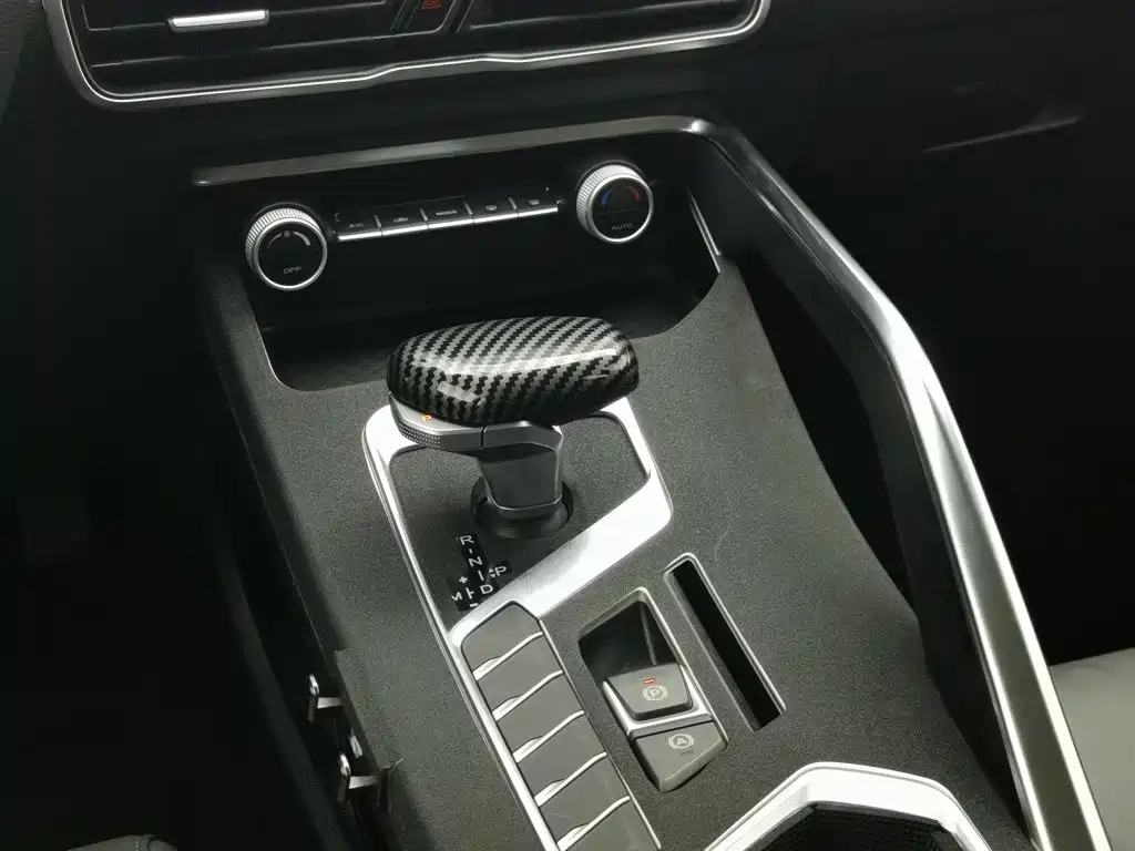 Geely Binyue — миниатюра 13
