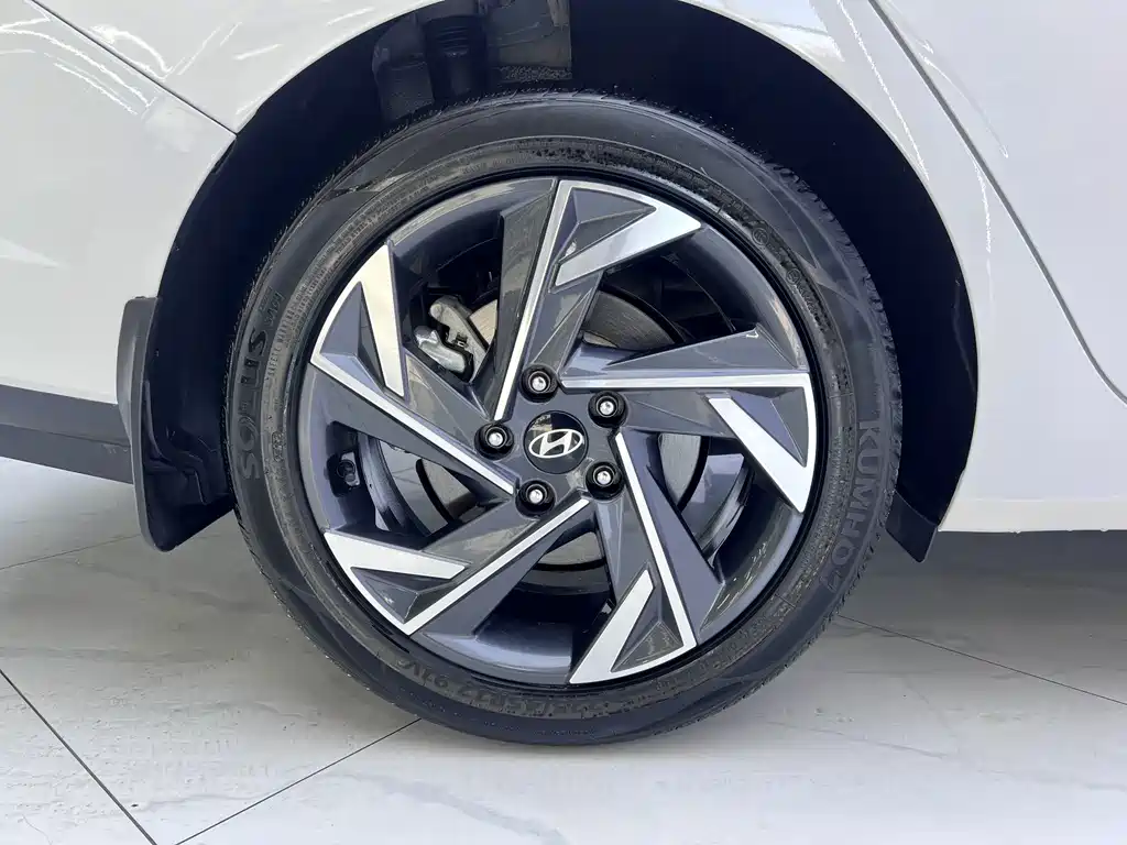 Hyundai Elantra — миниатюра 19