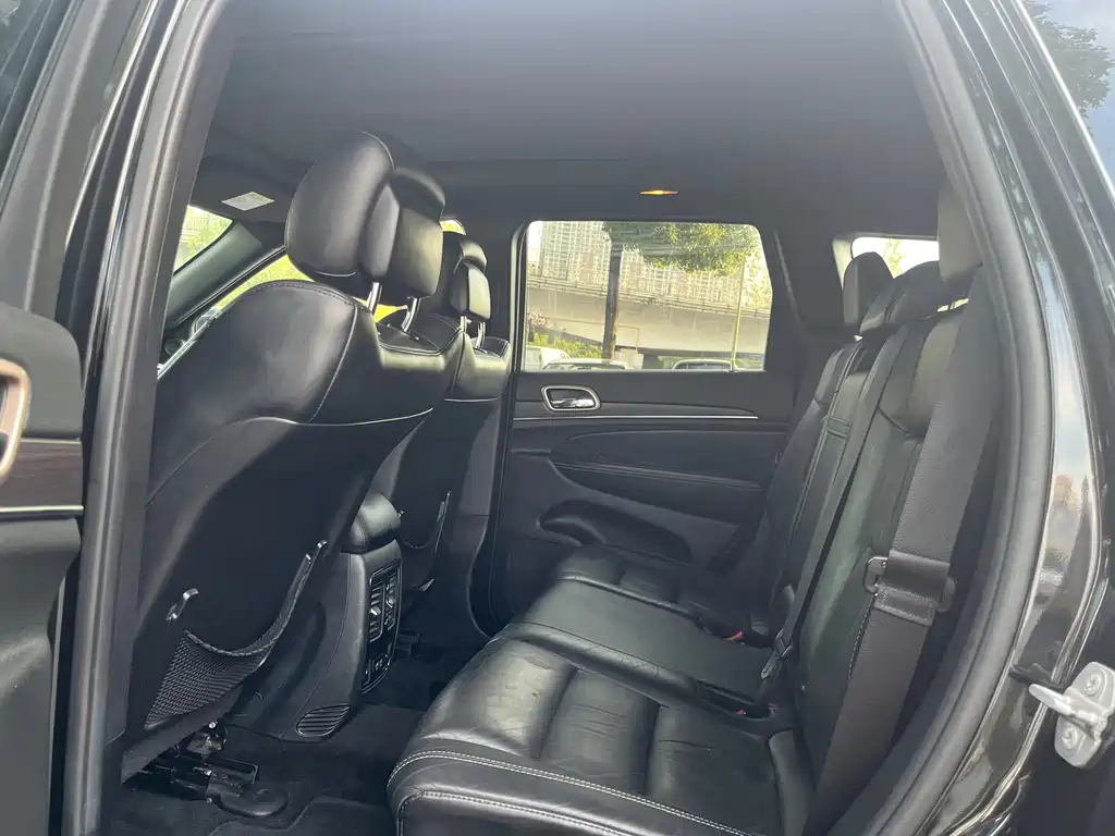 Jeep Grand Cherokee (Import) — миниатюра 12