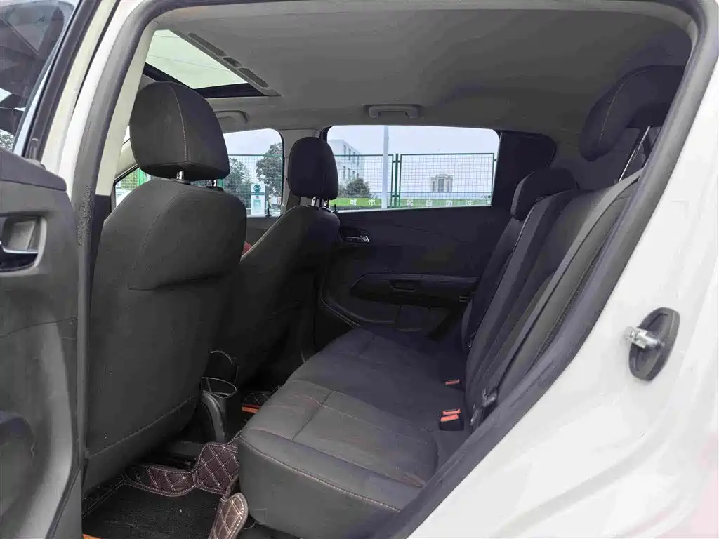 Chevrolet Aveo — миниатюра 10