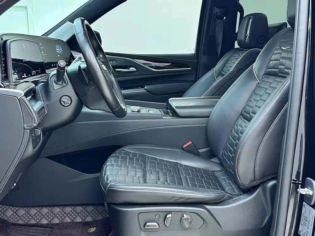 Cadillac Escalade — миниатюра 5