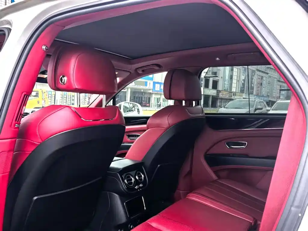 Bentley Bentayga — миниатюра 5
