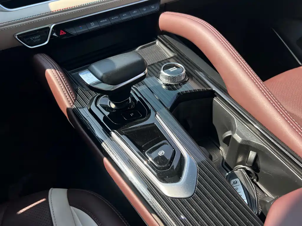 Geely Xingyue L — миниатюра 20