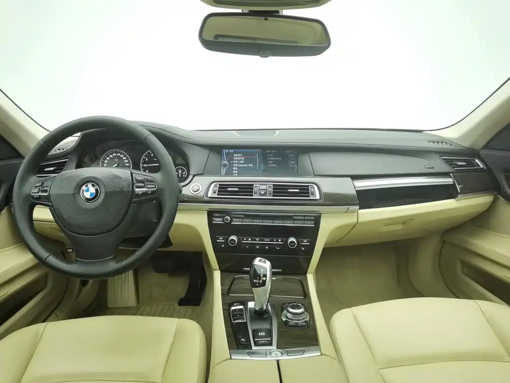 BMW 7 Series — миниатюра 5