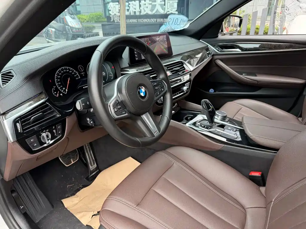 BMW 5 Series — миниатюра 7