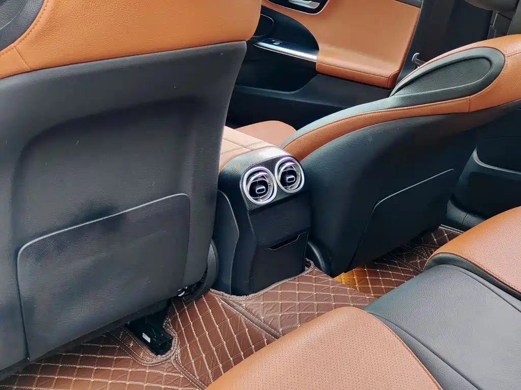 Mercedes-Benz C-Class — миниатюра 9