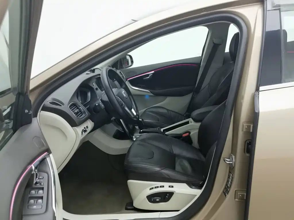 Volvo V40 — миниатюра 10