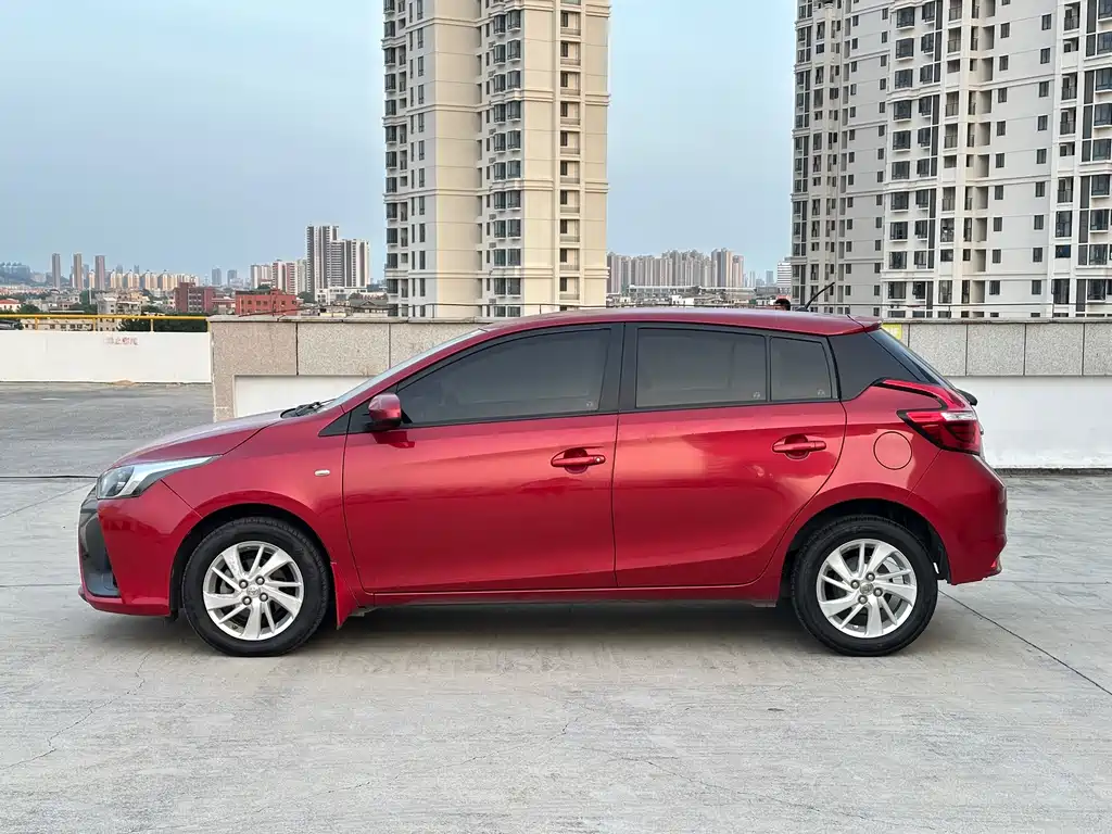 Toyota Yaris L — миниатюра 3