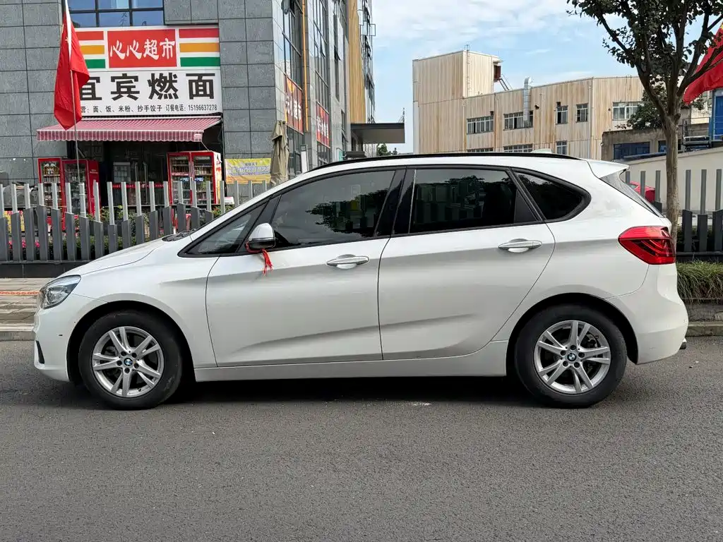 BMW 2 Series Active Tourer — миниатюра 3