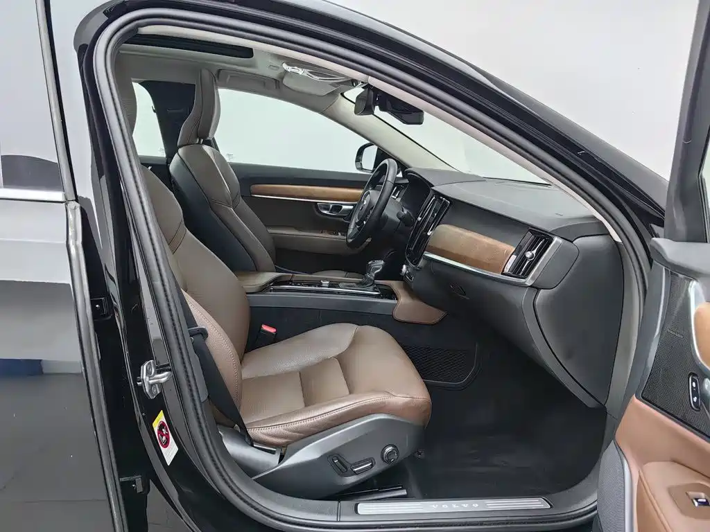 Volvo S90 — миниатюра 23