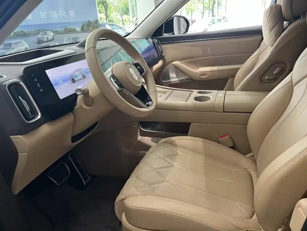 Aito M8 2025 Max+ 53.4kWh 6 мест (192 )