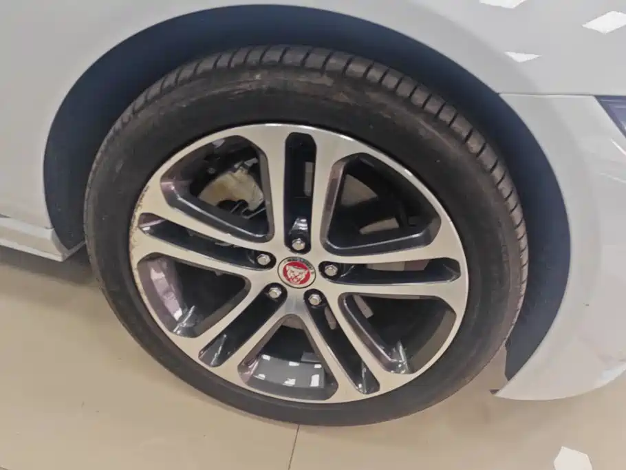 Jaguar XEL — миниатюра 6