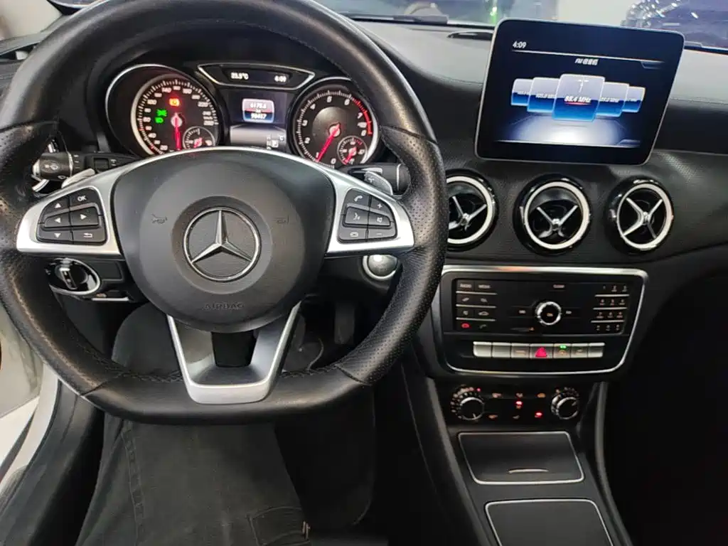 Mercedes-Benz GLA — миниатюра 10