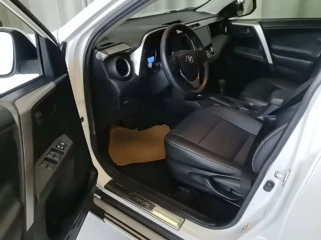 Toyota RAV4 — миниатюра 16