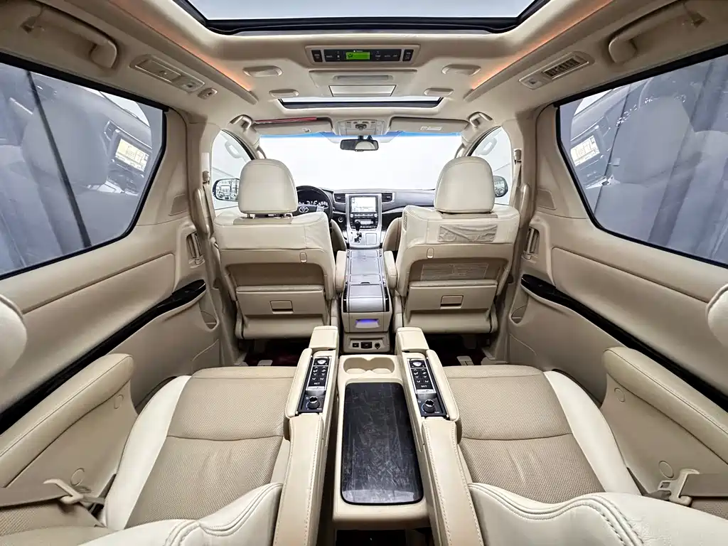 Toyota Alphard — миниатюра 44