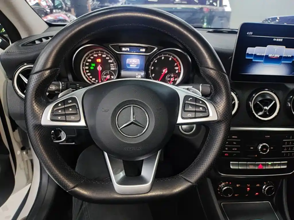 Mercedes-Benz GLA — миниатюра 11