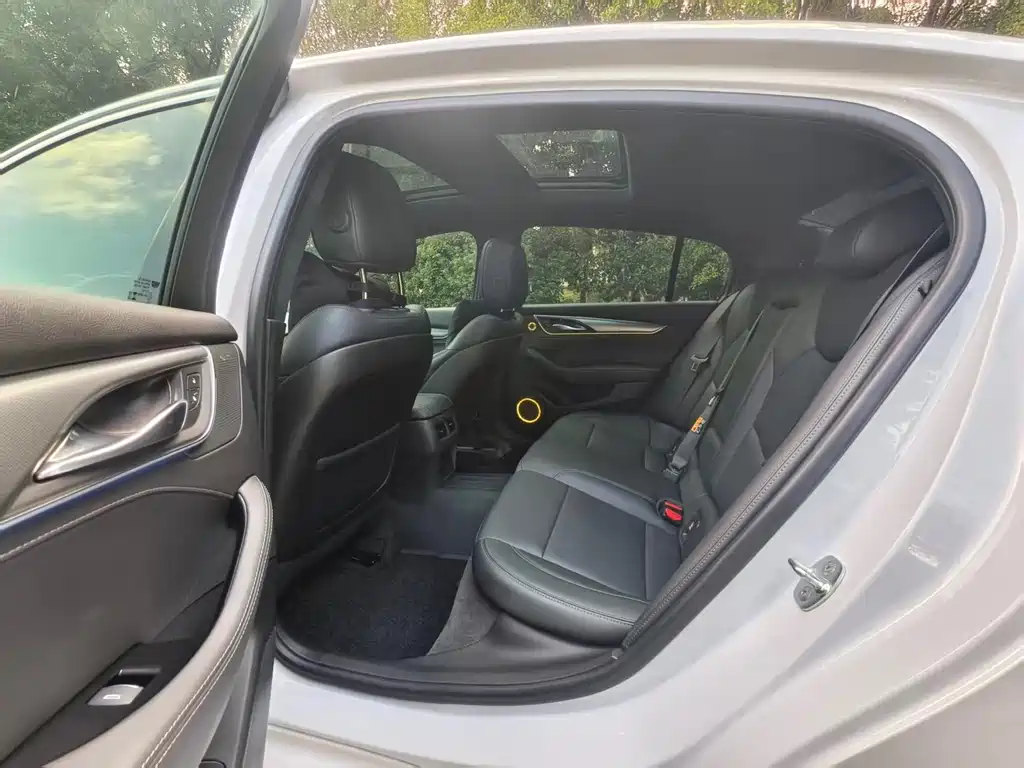 Cadillac CT5 — миниатюра 6