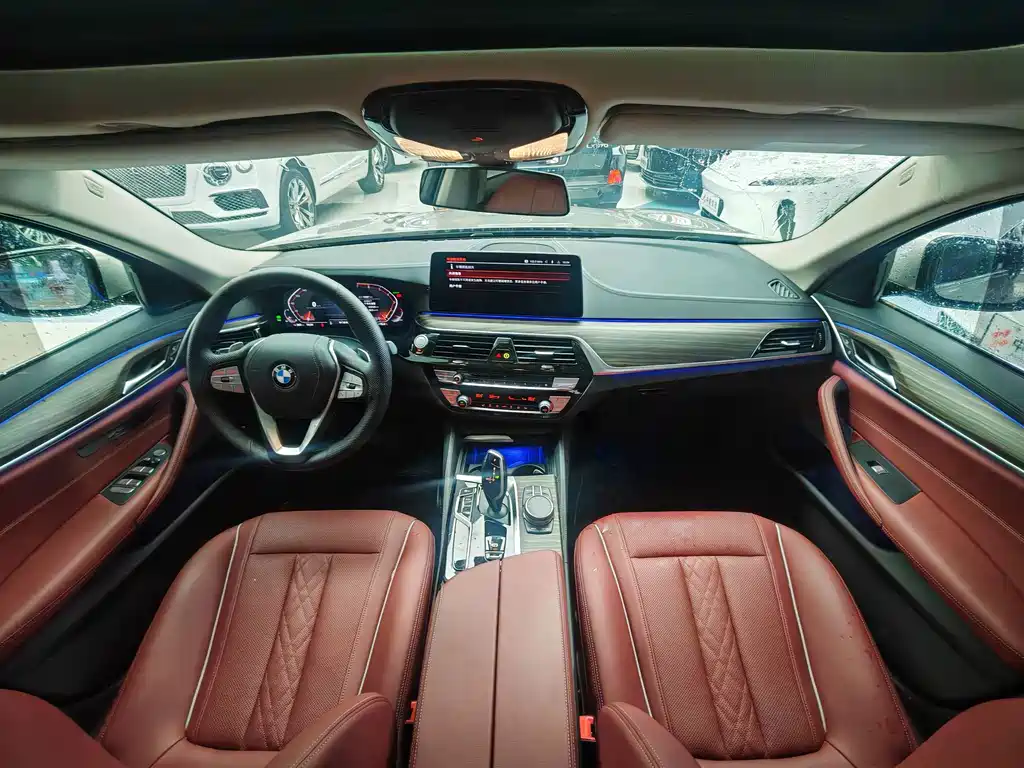 BMW 5 Series — миниатюра 10