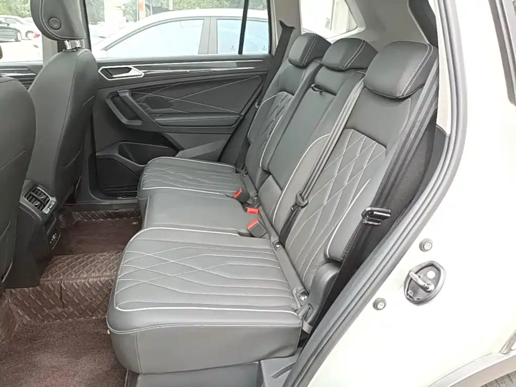 Volkswagen Tiguan L — миниатюра 17