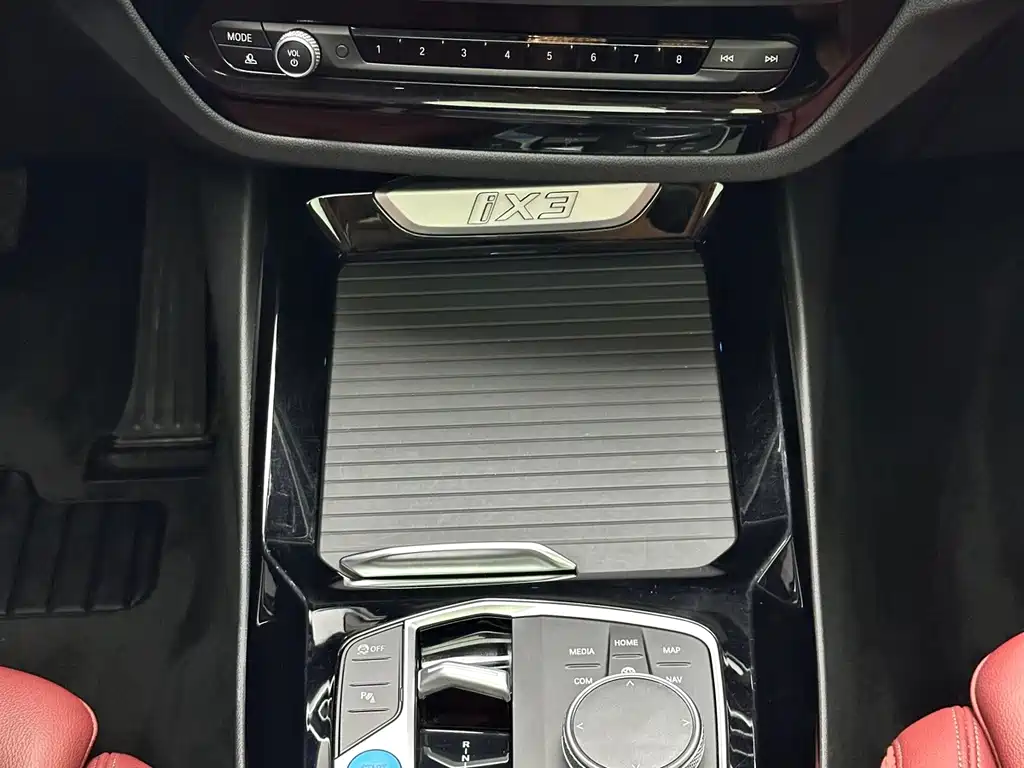 BMW iX3 — миниатюра 17