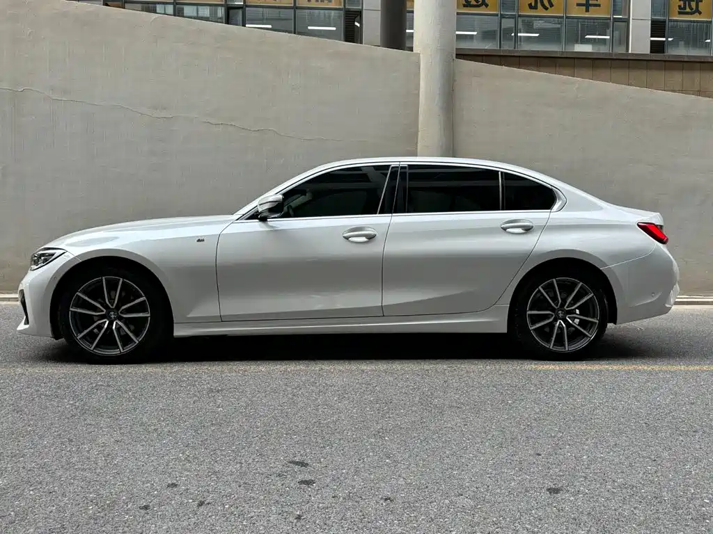 BMW 3 Series — миниатюра 3