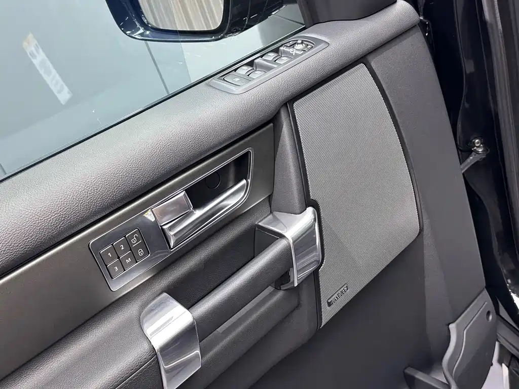 Land Rover Discovery — миниатюра 10