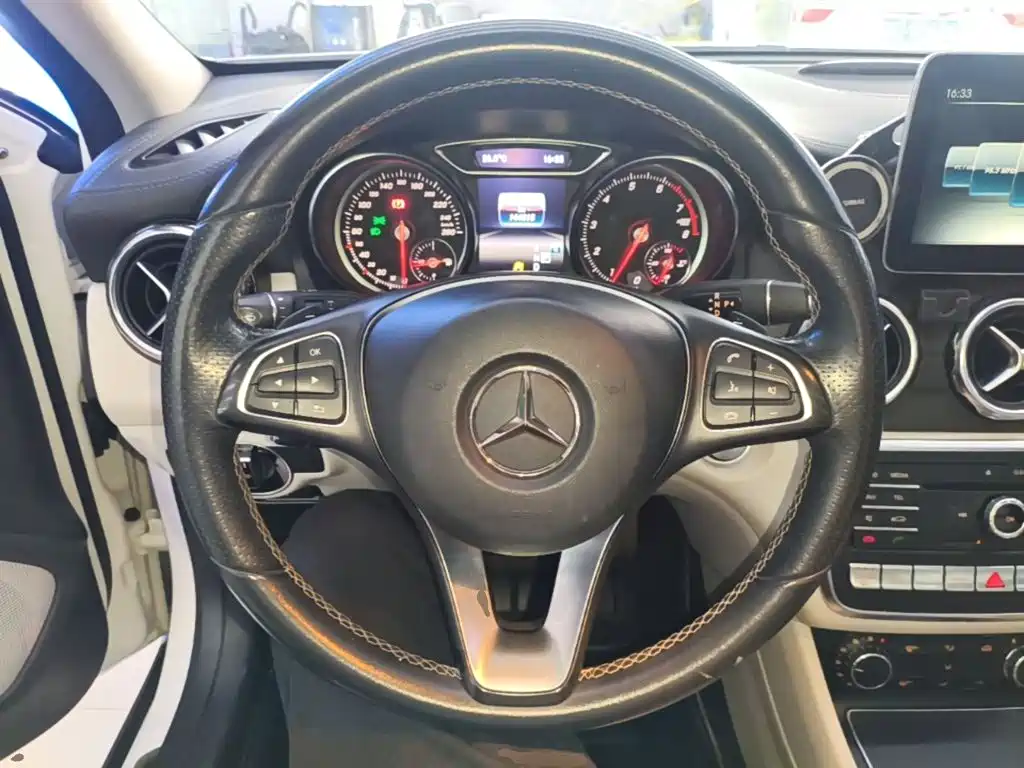 Mercedes-Benz GLA — миниатюра 11