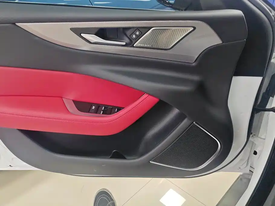 Jaguar XEL — миниатюра 7