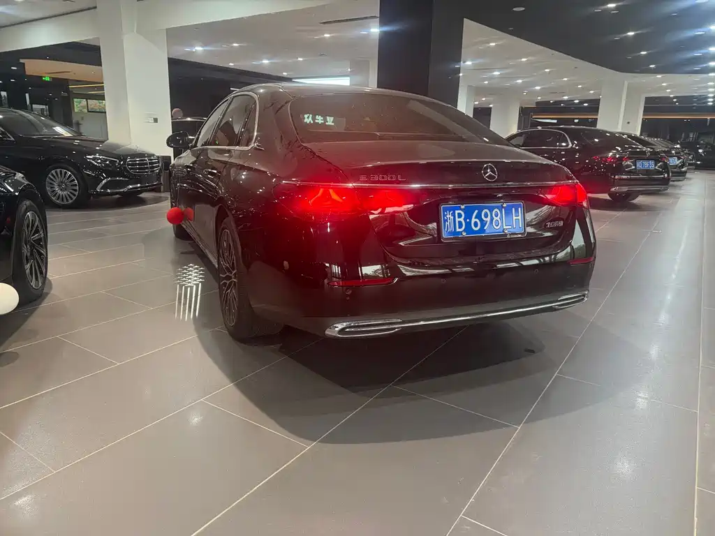 Mercedes-Benz E-Class — миниатюра 8