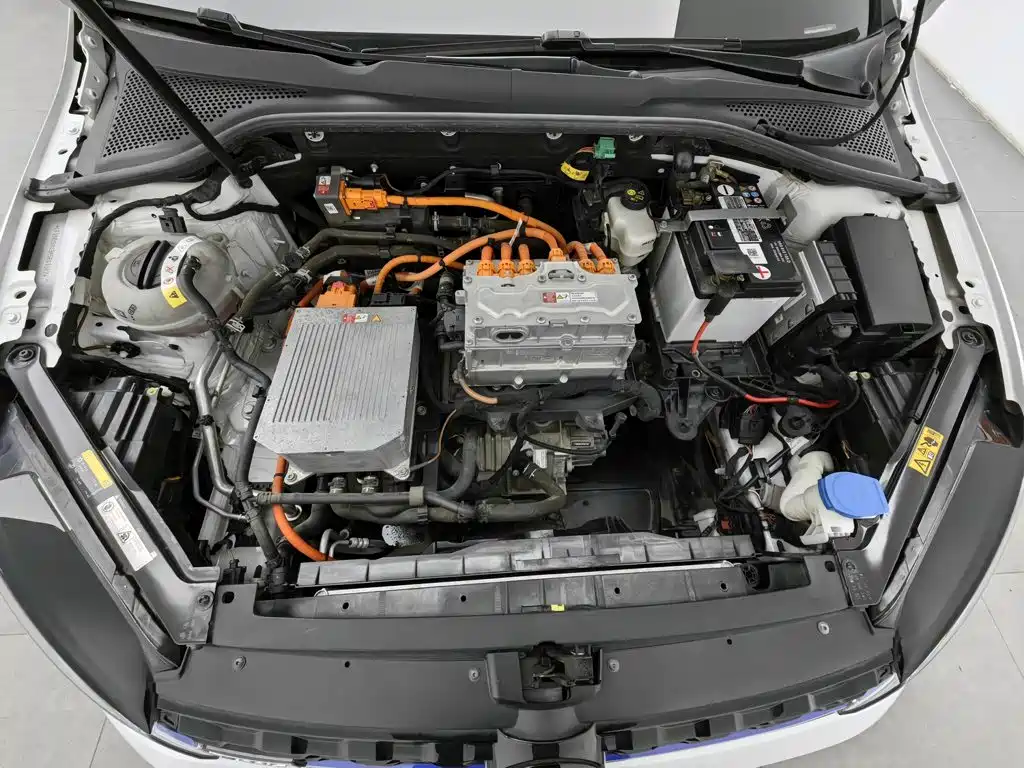 Volkswagen Golf EV — миниатюра 6