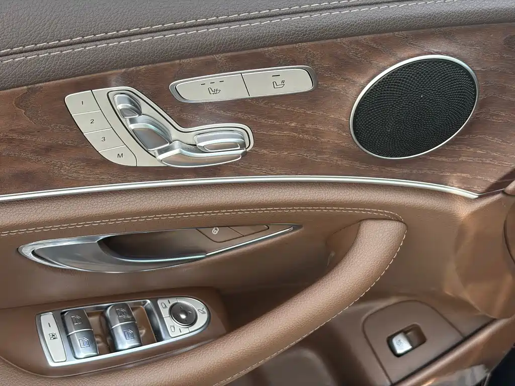 Mercedes-Benz E-Class — миниатюра 7