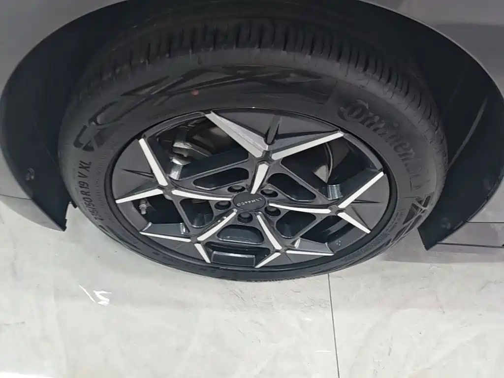 Lynk & Co 20 — миниатюра 23