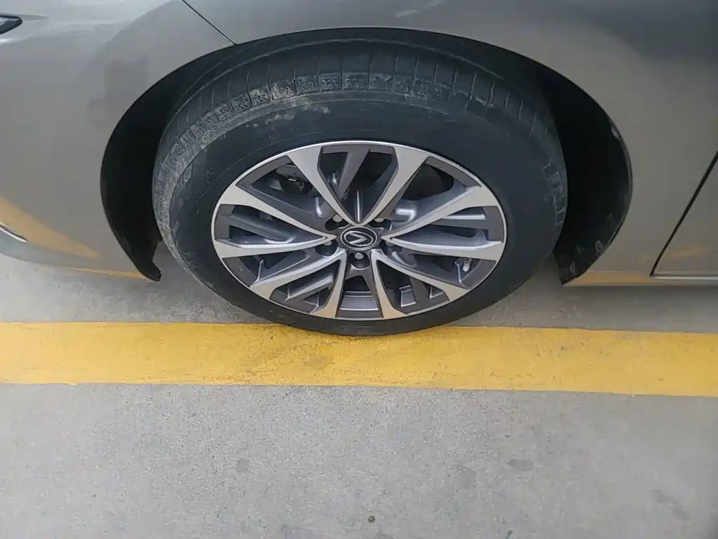 Lexus ES — миниатюра 23