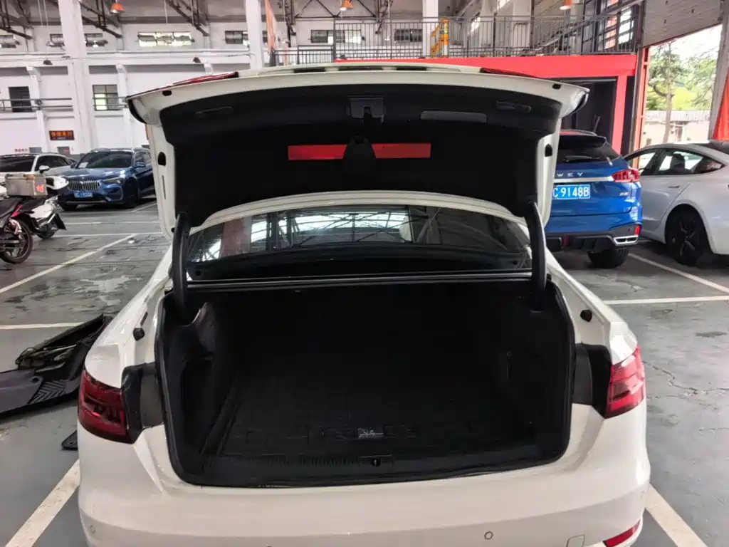 Audi A4L — миниатюра 19