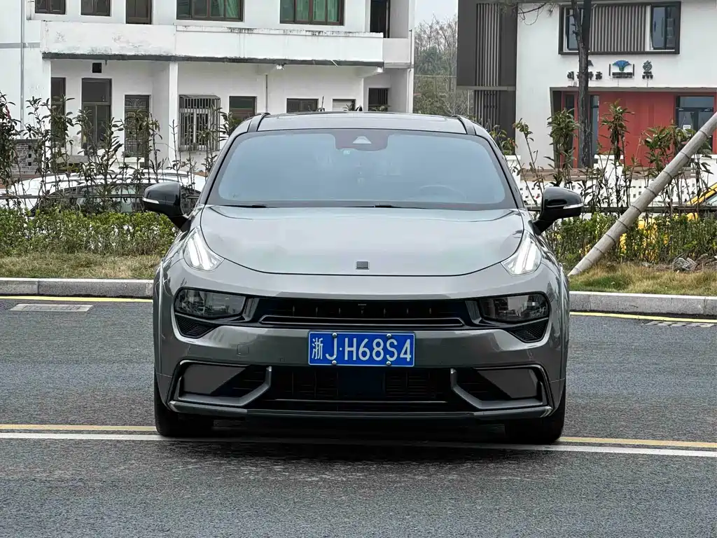 Lynk & Co 02 Hatchback - фото 3