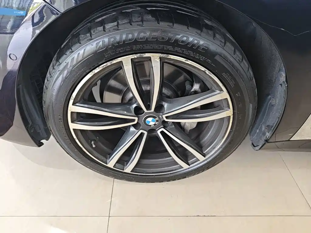 BMW 7 Series — миниатюра 23