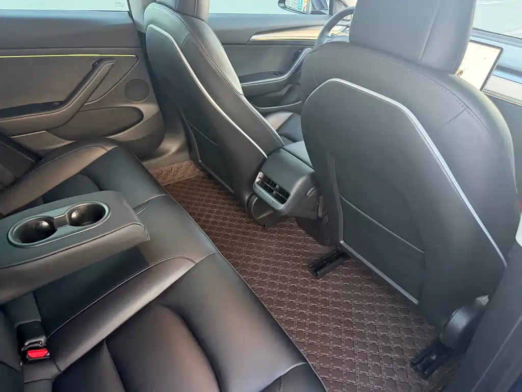 Tesla Model 3 — миниатюра 8