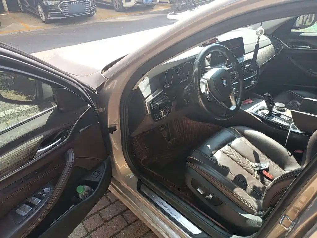 BMW 5 Series — миниатюра 14